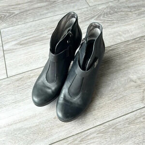 Blondo Waterproof Black Leather Heelee Bootie